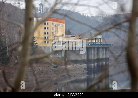 Thale, Allemagne. 29th novembre 2022. Vue de la centrale électrique de stockage par pompage de Wendefurth. L'usine est actuellement en mode maintenance et hors service. Deux fois 40 mégawatts d'énergie sont générés ici. La centrale de stockage à pompage de Wendefurth est la seule du genre en Saxe-Anhalt. Credit: Matthias Bein/dpa/ZB/dpa/Alay Live News Banque D'Images