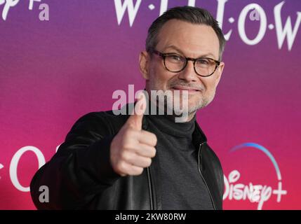 Los Angeles, États-Unis. 29th novembre 2022. Christian Slater arrive à la première série WILLOW tenue au Regency Village Theatre à Westwood, CA, le mardi, ?29 novembre 2022. (Photo par Sthanlee B. Mirador/Sipa USA) crédit: SIPA USA/Alay Live News Banque D'Images