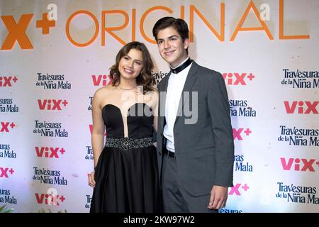 Mexico, Mexico, MEXIQUE. 29th novembre 2022. Les acteurs PAULINA GIL et JAIME MAQUEO posent pendant le tapis rouge de la série ''Travesuras de la niña mala'' à Mexico. VIX , la plate-forme TelevisaUnivision, a présenté ce mardi ''les flancs de la mauvaise fille'', du roman homonyme de Mario Vargas Llosa. (Image de crédit : © Jorge Nunez/ZUMA Press Wire) Banque D'Images