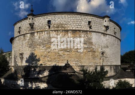 La défense au tour: La circulaire, fin 1500s Munot à Schaffhausen, au nord de la Suisse, a marqué une importante transition des châteaux médiévaux aux aux forteresses d'artillerie modernes et a probablement été basée sur les idées de l'artiste allemand de la Renaissance Albrecht Dürer (1471-1528). Malgré sa force, la forteresse n'a vu l'action qu'une seule fois, lorsque les troupes françaises ont combattu les Autrichiens en 1799. Banque D'Images