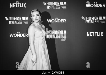 Florence Pugh photographiée pendant la première européenne du Gala de tête LA MERVEILLE dans le cadre du Festival du film de Londres, qui s'est tenu au Royal Festival Hall , Londres, le vendredi 7 octobre 2022 . Photo de Julie Edwards. Banque D'Images