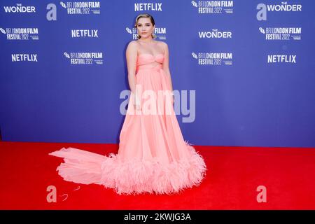 Florence Pugh photographiée pendant la première européenne du Gala de tête LA MERVEILLE dans le cadre du Festival du film de Londres, qui s'est tenu au Royal Festival Hall , Londres, le vendredi 7 octobre 2022 . Photo de Julie Edwards. Banque D'Images