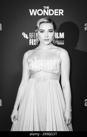 Florence Pugh photographiée pendant la première européenne du Gala de tête LA MERVEILLE dans le cadre du Festival du film de Londres, qui s'est tenu au Royal Festival Hall , Londres, le vendredi 7 octobre 2022 . Photo de Julie Edwards. Banque D'Images