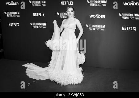 Florence Pugh photographiée pendant la première européenne du Gala de tête LA MERVEILLE dans le cadre du Festival du film de Londres, qui s'est tenu au Royal Festival Hall , Londres, le vendredi 7 octobre 2022 . Photo de Julie Edwards. Banque D'Images