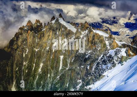 Massif du Mont blanc paysage alpin idyllique campagne, Chamonix, Alpes françaises Banque D'Images