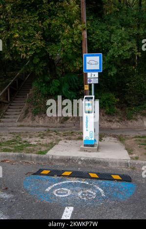 Poste de charge de véhicule électrique Heviz, Hongrie Hévíz est une ville thermale dans le comté de Zala, Hongrie, Banque D'Images