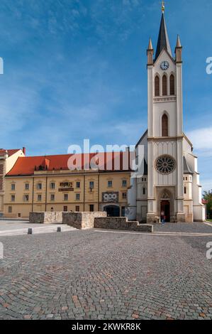 Église notre-Dame de Hongrie sur la place principale dans le centre de Keszthely, Hongrie. Keszthely est une ville hongroise de 20 895 habitants située sur le Banque D'Images