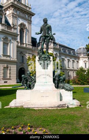 Le palais des Festetics est un palais baroque situé dans la ville de Keszthely, Zala, Hongrie. Le bâtiment abrite maintenant le musée du Palais Helikon. Keszthely Banque D'Images