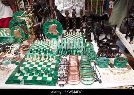 Sall souvenir cuivre et malachite, marché souvenir, Lubumbashi, province du Katanga, République démocratique du Congo Banque D'Images