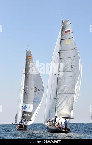 Le premier jour de la coupe Adris RC44 a commencé avec la course de match. La coupe du monde RC44 est la tournée mondiale, qui se compose de six régates dans six endroits différents autour du monde. Banque D'Images