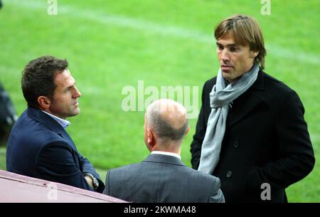 L'équipe nationale de football croate les anciens joueurs Stjepan Tomas et Dario Simic assistent à une séance d'entraînement à Istanbul 10 novembre 2011. Banque D'Images