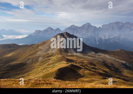 Vue sur la montagne du Col Quaternà (Knieberg). Alpes carniques. Comelico. Vénétie. Italie. Europe. Banque D'Images