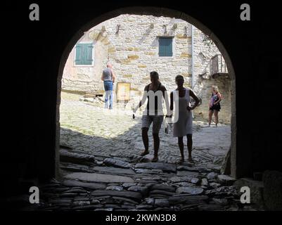 PHOTO DU FICHIER - la Croatie en tant que 28th État membre de l'UE Hum est la plus petite ville du monde. Photo: Goran Kovacic/PIXSELL Banque D'Images