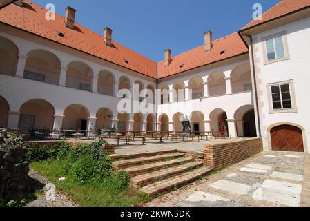 La Croatie en tant qu'Etat membre de l'UE de 28th - château Orsic Gornja Stubica - Orsic est un château baroque, qui a été construit par le comte Krsto Orsic sur le site d'une ancienne forteresse médiévale de 1756th. A la fin des années soixante et au début des années soixante-dix du château du 20th siècle a été entièrement rénové et ses installations se trouvent Musée des soulèvements paysans. Photo: Zeljko Putec/PIXSELL Banque D'Images