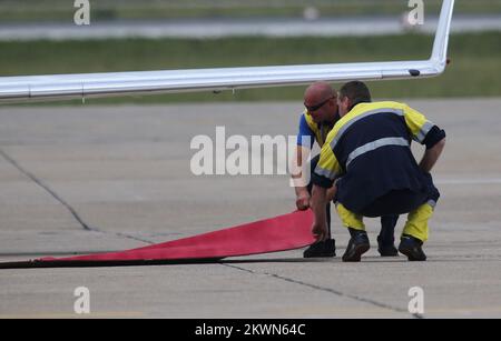 Préparation des délégations étrangères arrivant à l'aéroport de Zagreb à l'occasion de l'adhésion de la Croatie à 28th États membres de l'Union européenne. Banque D'Images