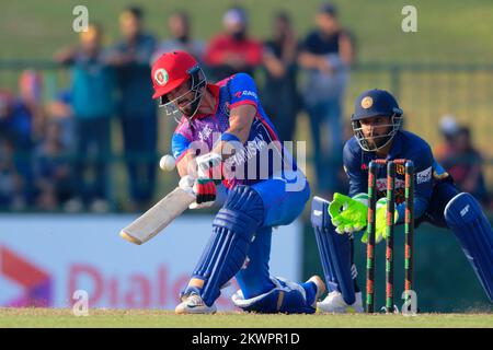 Kandy, Sri Lanka. 30th novembre 2022. Ibrahim Zadran en Afghanistan joue un tir lors du match de cricket de l'ODI 3rd entre le Sri Lanka et l'Afghanistan au Pallekele International Cricket Stadium de Kandy le 30th novembre 2022. Viraj Kothalwala/Alamy Live News Banque D'Images