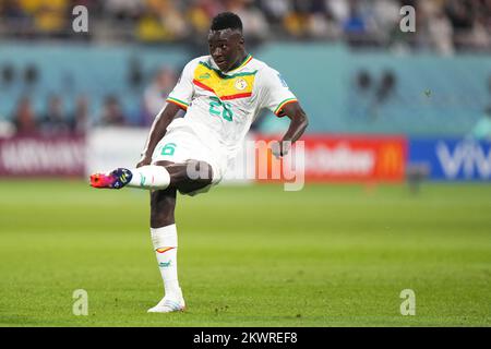 Doha, Qatar. 29th novembre 2022. Pape Gueye du Sénégal lors du match de la coupe du monde de la FIFA, Qatar 2022, Groupe A, entre l'Équateur et le Sénégal, a joué au stade international de Khalifa le 29 novembre 2022 à Doha, Qatar. (Photo de Bagu Blanco/PRESSIN) Credit: SIPA USA/Alay Live News Banque D'Images