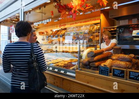 DÜSSELDORF - SEP 16 : intérieur de boulangerie sur 16 septembre 2014 à Düsseldorf, Allemagne. Düsseldorf est la capitale de l'État allemand du Rhin-Nord-Ouest Banque D'Images