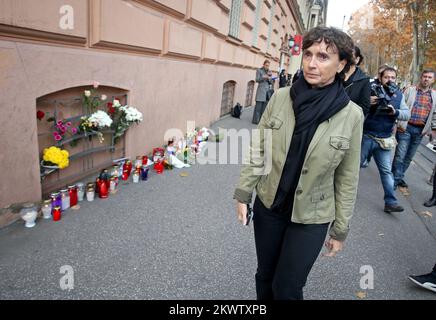 14.11.2015., Zagreb, Croatie - Michele Boccoz, Ambassadeur de France en Croatie, fait une déclaration devant l'Ambassade de France au sujet de multiples actes de violence à Paris. Photo: Igor Kralj/PIXSELL Banque D'Images