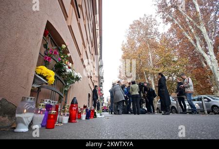 14.11.2015., Zagreb, Croatie - Michele Boccoz, Ambassadeur de France en Croatie, fait une déclaration devant l'Ambassade de France au sujet de multiples actes de violence à Paris. Photo: Igor Kralj/PIXSELL Banque D'Images