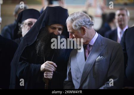 Lors d'une visite en Serbie, le prince de Galles a visité le monastère de Kovilj où il a été accueilli par l'évêque Irinej, Métropolitain de Zagreb et Ljubljana Porfirije, le père Isihije et l'archevêque orthodoxe Jeronim. Photo: PISCINE/PIXSELL Banque D'Images