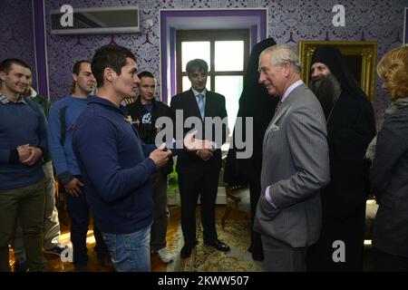 Lors d'une visite en Serbie, le prince de Galles a visité le monastère de Kovilj où il a été accueilli par l'évêque Irinej, Métropolitain de Zagreb et Ljubljana Porfirije, le père Isihije et l'archevêque orthodoxe Jeronim. Photo: PISCINE/PIXSELL Banque D'Images