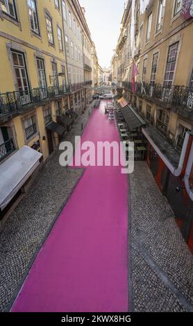 Vue panoramique de la rue Pink (Rua Cor de Rosa) à Cais do Sodre - Lisbonne, Portugal Banque D'Images