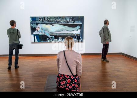 Touristes à la recherche de neige blanc et le bras cassé par Marlene Dumas huile con toile peinture à Albertina Palace / Musée, Vienne, Autriche. L'Albertina est Banque D'Images