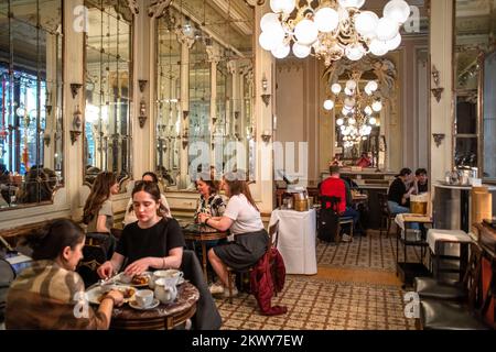 Demel café, Vienne / intérieur de la célèbre maison de café Demel, Vienne, Autriche. Demel est une célèbre pâtisserie et chocolaterie esta Banque D'Images