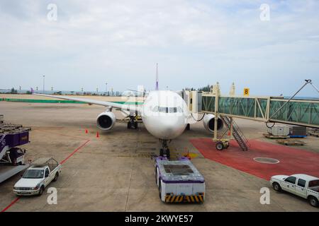 PHUKET, THAÏLANDE - NOVEMBRE 07 : avions à réaction amarrés à l'aéroport de 07 novembre 2014. L'aéroport international de Phuket est un aéroport desservant la province de Phuket Banque D'Images