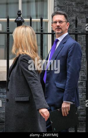 Londres, Royaume-Uni. 30th novembre 2022. Steve Baker, ministre d'État pour l'Irlande du Nord au gouvernement Sunak, homme politique du Parti conservateur britannique, entre dans Downing Street à Westminster. Credit: Imagetraceur/Alamy Live News Banque D'Images