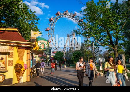 Vienne Ferris Wheel, Prater, Vienne, Autriche. La grande roue du Prater est l'un des symboles de Vienne. Près de 65 mètres de haut, il offre un bre Banque D'Images