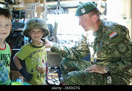 28.05.2017., Zagreb, Croatie - programme de fête à l'occasion du 26th anniversaire de la formation des forces armées croates, de la Journée des forces armées croates et de l'armée croates se tient sur le lac Jarun. Photo: Sanjin Strukic/PIXSELL Banque D'Images