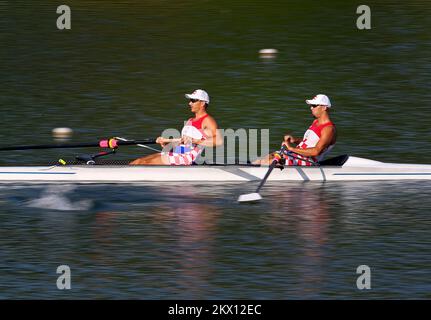 Martin et Valent Sinkovic, champions olympiques croates de l'aviron, forment des couples sans coxin sur le lac Jarun à Zagreb, en Croatie, sur 22 juin 2017. Après avoir dominé la discipline des doubles crânes et restant inbattus pendant trois ans, les frères changent de discipline qu'ils font maintenant la course dans les paires sans coxless. Photo: Igor Kralj/PIXSELL Banque D'Images