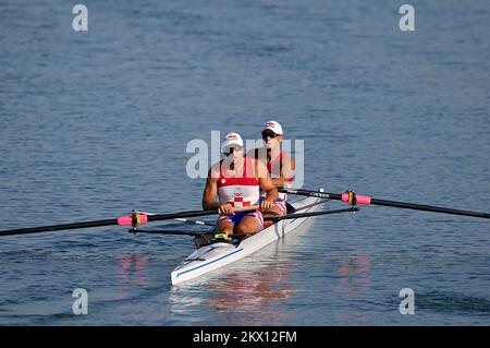 Martin et Valent Sinkovic, champions olympiques croates de l'aviron, forment des couples sans coxin sur le lac Jarun à Zagreb, en Croatie, sur 22 juin 2017. Après avoir dominé la discipline des doubles crânes et restant inbattus pendant trois ans, les frères changent de discipline qu'ils font maintenant la course dans les paires sans coxless. Photo: Igor Kralj/PIXSELL Banque D'Images