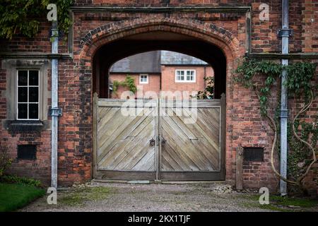 Portes de jardin Arley Hall et Gardens Banque D'Images