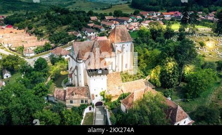 L'église fortifiée de Bazna est un point de repère saxon en Transylvanie, en Roumanie. Banque D'Images