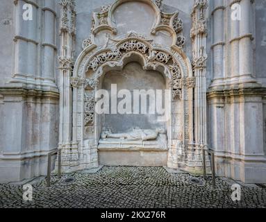 Le tombeau de l'évêque Dom Francisco de Faria au couvent Carmo (Convento do Carmo) - Lisbonne, Portugal Banque D'Images