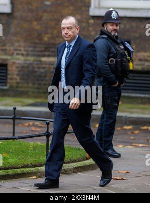 Chris Heaton-Harris, secrétaire d'État pour l'Irlande du Nord, à Downing Street pour une réunion du Cabinet. Banque D'Images