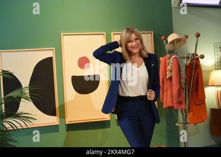 Milan, Italie. 30th novembre 2022. Milan, émission de télévision "dans vos chaussures" - Rai 2 - Natasha Stefanenko crédit: Agence de photo indépendante/Alamy Live News Banque D'Images