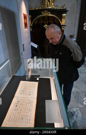 Brno, République tchèque. 30th novembre 2022. Le Musée morave de Brno retournera une partition manuscrite de Ludwig van Beethoven, qui fait partie de ses collections, à la famille Petschek, ses propriétaires d'origine, après l'avoir exposée au Palais des nobles dames de 30 novembre à 4 décembre dans le cadre de l'exposition adieu à Beethoven. Sur la photo est vu une partie de l'exposition. Crédit: Vaclav Salek/CTK photo/Alay Live News Banque D'Images