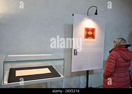 Brno, République tchèque. 30th novembre 2022. Le Musée morave de Brno retournera une partition manuscrite de Ludwig van Beethoven, qui fait partie de ses collections, à la famille Petschek, ses propriétaires d'origine, après l'avoir exposée au Palais des nobles dames de 30 novembre à 4 décembre dans le cadre de l'exposition adieu à Beethoven. Sur la photo est vu une partie de l'exposition. Crédit: Vaclav Salek/CTK photo/Alay Live News Banque D'Images