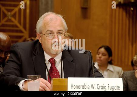 Washington, D. C. , l'administrateur de la FEMA de 4 juin 2009 W. Craig Fugate témoigne à l'audience du sous-comité ad hoc sur la reprise après sinistre du Comité sénatorial sur la sécurité intérieure et les affaires gouvernementales des États-Unis « sommes-nous prêts? Rapport d'étape sur la préparation aux situations d'urgence pour la saison des ouragans 2009. ' .. Photographies relatives aux programmes, aux activités et aux fonctionnaires de gestion des catastrophes et des situations d'urgence Banque D'Images