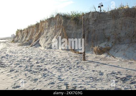 Tempête sévère - Ocean City, N. J. , 17 novembre 2009 a endommagé les dunes de la dépression tropicale Ida et Nor'easter dans Ocean City. Elissa Jun/FEMA. New Jersey tempêtes et inondations graves associées à la dépression tropicale Ida et a Nor'easter. Photographies relatives aux programmes, aux activités et aux fonctionnaires de gestion des catastrophes et des situations d'urgence Banque D'Images