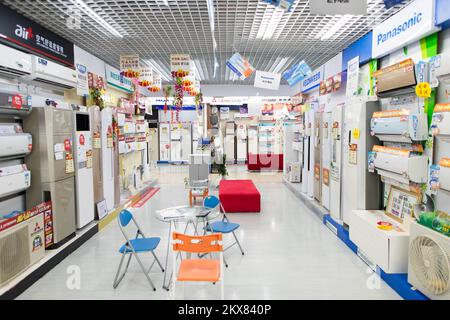 SHENZHEN, CHINE - 19 JANVIER 2015: Centre commercial intérieur à Shenzhen. Shenzhen est considéré comme l'une des zones économiques spéciales les plus réussies. Banque D'Images