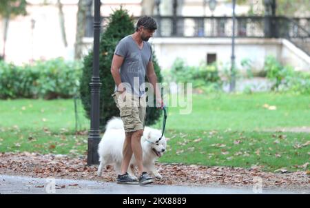 03.09.2018., Zagreb - ancien joueur de tennis et vainqueur de Wimbledon Goran Ivanisevic marchant son chien Parc Iz Zrinjevac photo: Sanjin Strukic/PIXSELL Banque D'Images