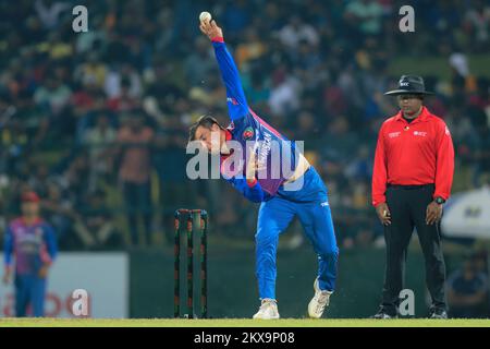 Kandy, Sri Lanka. 30th novembre 2022. Le Noor Ahmad de l'Afghanistan a été mis à l'eau lors du match de cricket de l'ODI de 3rd entre le Sri Lanka et l'Afghanistan au Pallekele International Cricket Stadium de Kandy, le 30th novembre 2022. Viraj Kothalwala/Alamy Live News Banque D'Images