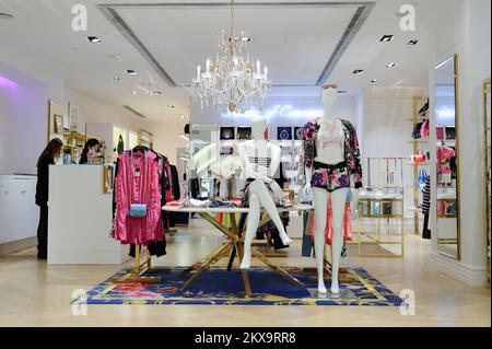 HONG KONG - 17 AVRIL 2015 : intérieur du New Town Plaza. New Town Plaza est un centre commercial dans le centre-ville de Sha Tin à Hong Kong. Développé par Sun Hu Banque D'Images