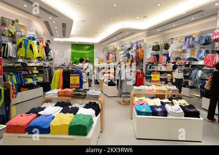 HONG KONG - 23 AVRIL 2015 : l'intérieur du pop-corn Shopping Malll. Les centres commerciaux de Hong Kong sont parmi les plus grands et les plus impressionnants du monde. Banque D'Images