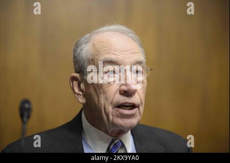 Washington, États-Unis. 30th novembre 2022. Washington, DC, Etats-Unis, 30 novembre 2022. Le sénateur Chuck Grassley, R-IA, parle lors de l'audience sur les nominations à la Commission judiciaire du Sénat aux États-Unis Capitole à Washington, DC mercredi, 30 novembre 2022. Photo de Bonnie Cash/UPI Credit: UPI/Alay Live News Banque D'Images